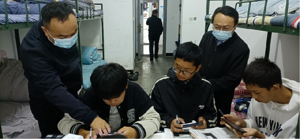 我校开展线上教学督查及走访学生宿舍活动