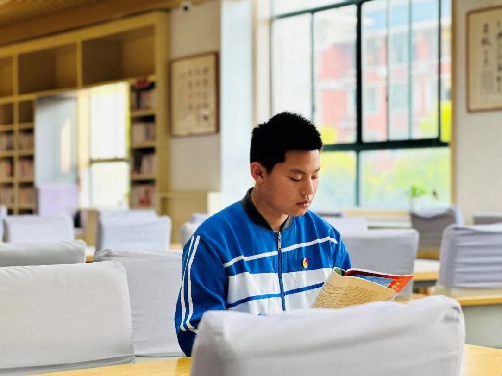 喜报丨我校李东泽同学荣获2022年度荆州市“优秀学生共青团