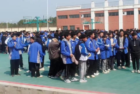 消防演练鸣警钟 安全防线不放松！我校举行消防安全疏散演练