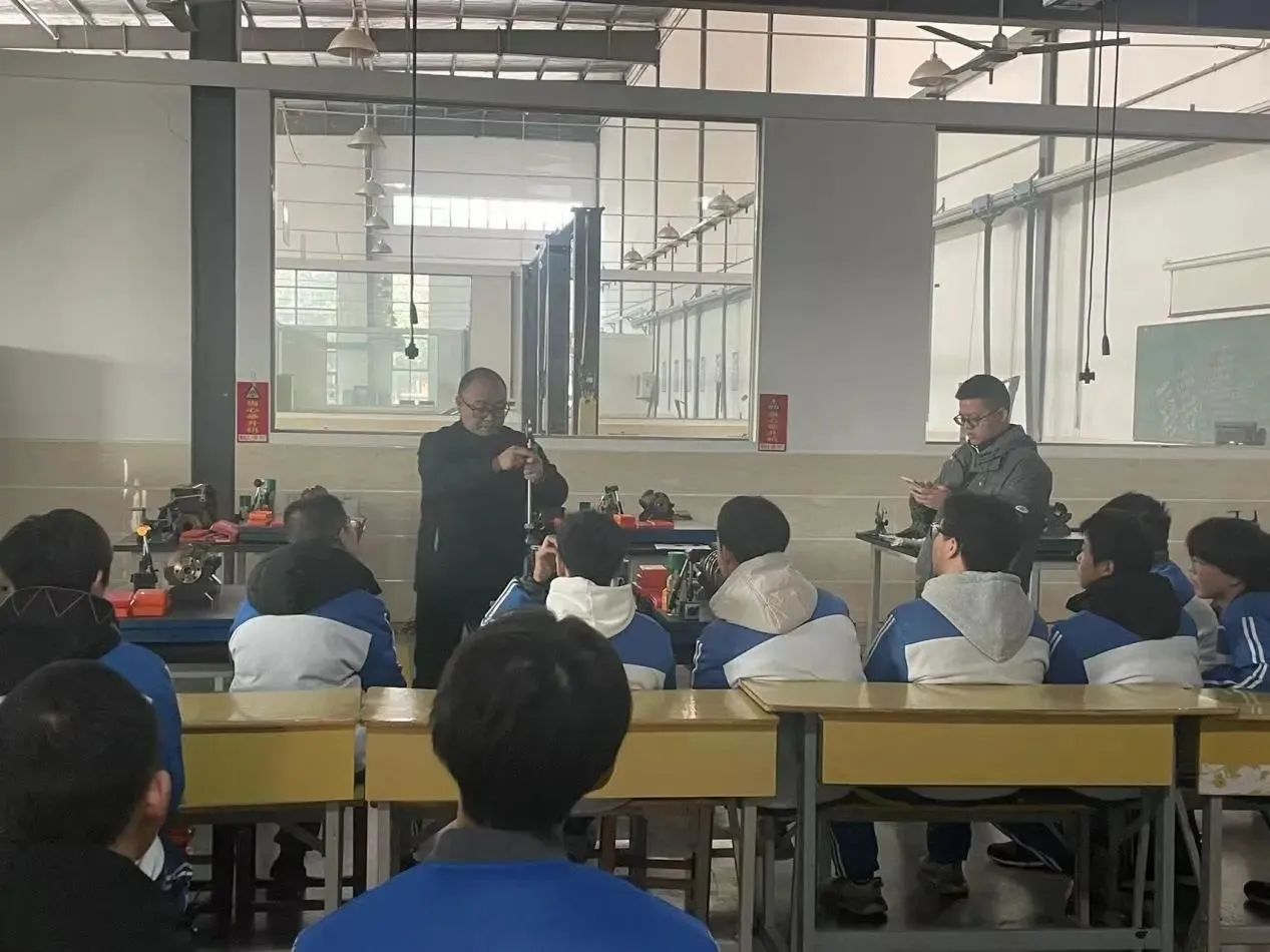 专家领航 赋能成长！汽车机电工程学部邀请专家作专题讲座