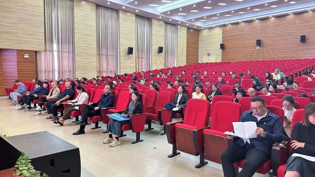 回眸耕耘路 蓄力再出发！学校召开中层干部试用期满述职暨民主测评会