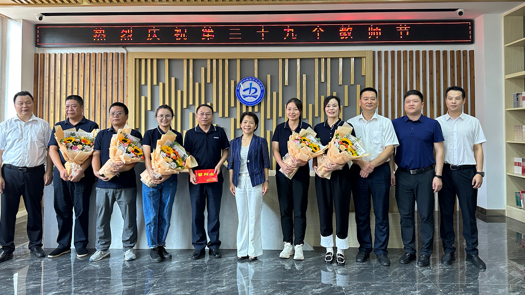 情系教师 关怀慰问！市领导莅临我校开展教师节慰问活动