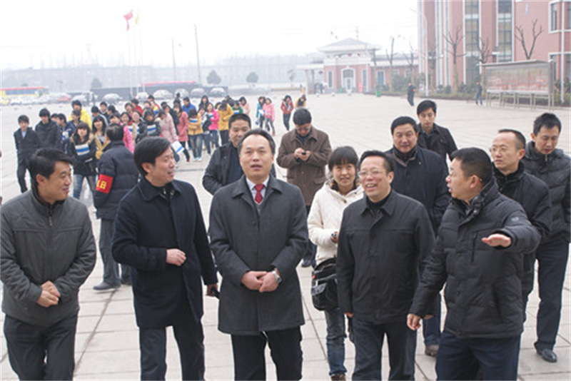 省教育厅张金元副厅长莅临我校视察