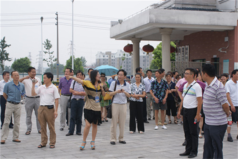 82届校友回访母校