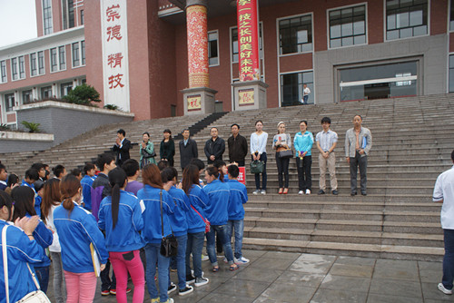 教师节学校领导走进教室