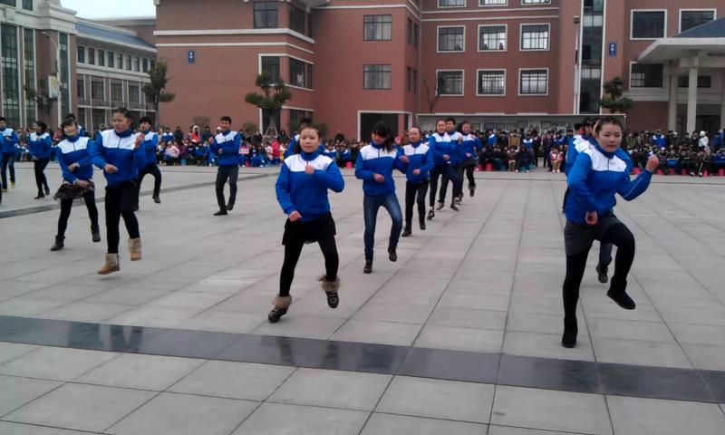 我校学生冒严寒舞动江南style(图)