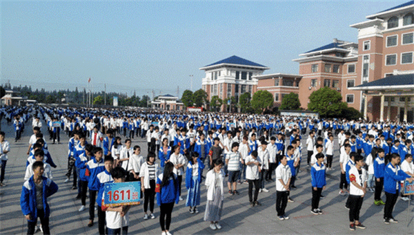 教学部门举办优秀作业展示、表彰及5月技能节启动仪式