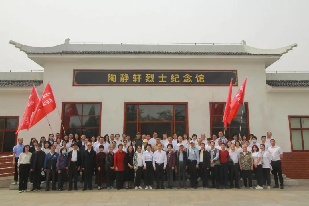 我校开展“致英雄·当先锋”主题党建活动