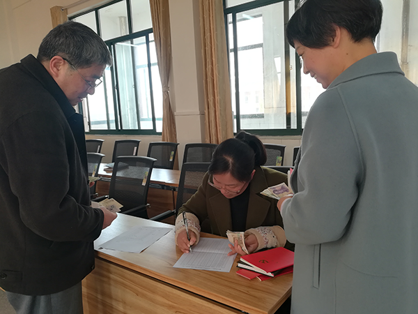 规范党日活动 服务学校工作