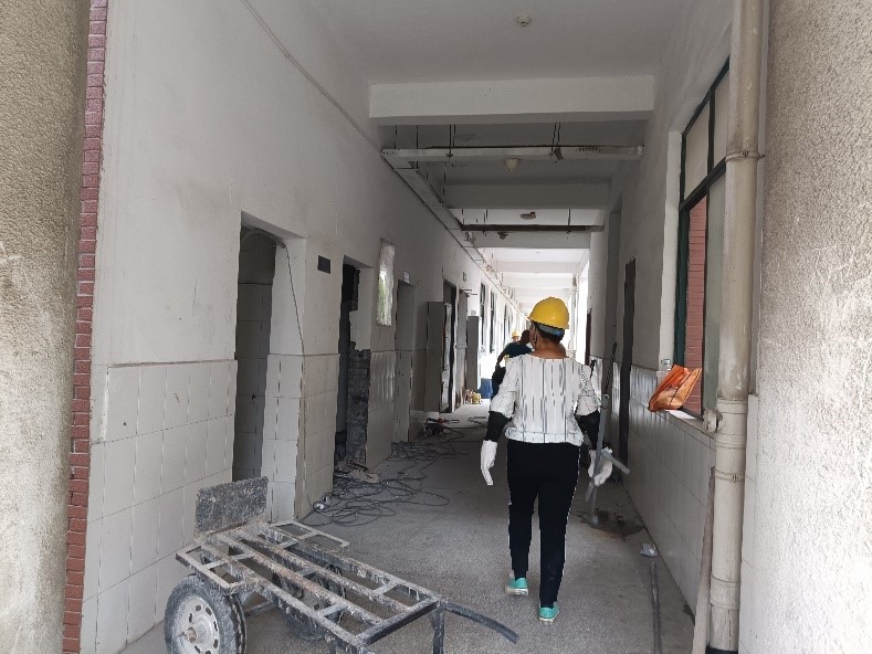 我校教学楼“厕所革命”改造工程动工啦