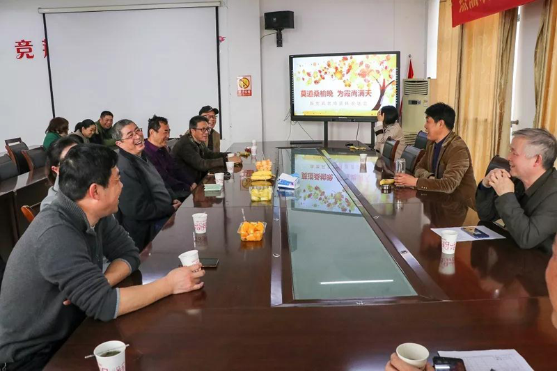 学校为陈宽武老师举办退休欢送会