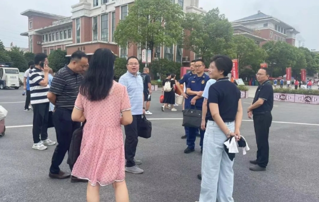 校园安全无小事 共筑开学防护网！市经信局领导赴我校开展开学安全检查